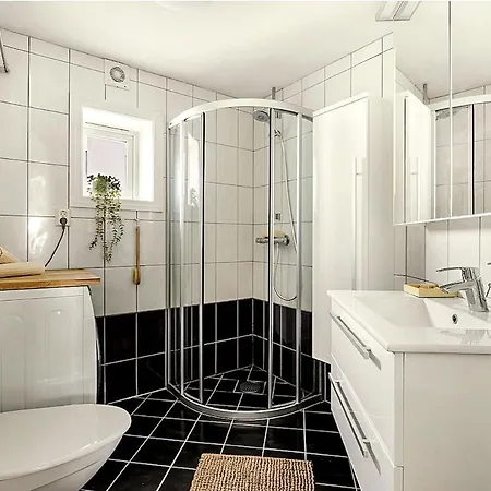 Cozy And Spacious 3-room In Sandviken 公寓